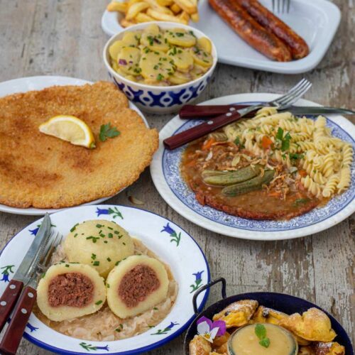 Veganer Kaiserschmarrn, Vegane Fleischknödel, veganer Zwiebelrostbraten, vegane Schnitzl, veganer Käsekrainer