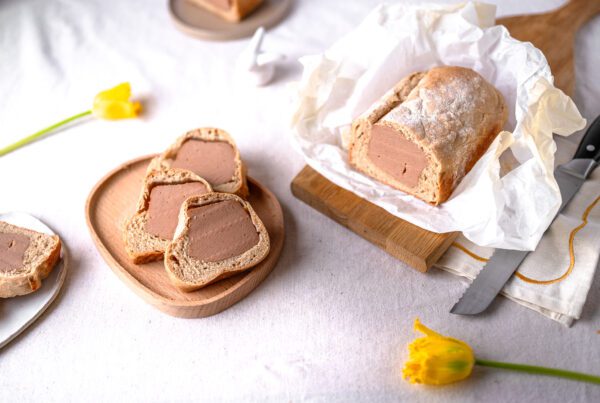 Gustl im Brotteig - veganes Leberkäse-als veganer Osterschinken