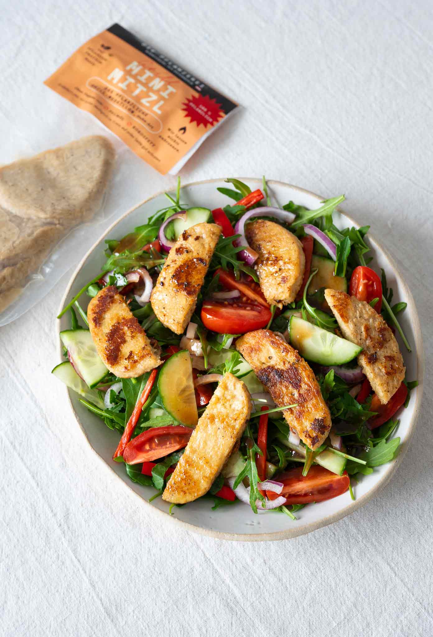 GRILL-MINI-MITZL,-vegane-Grillmedaillons,-Huhn-Art_Putenstreifensalat