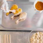 GITTI-GOCKEL-veganes-Grillhendl-produktion-handegemacht