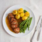 vegane Roulade mit frischem gemüse handgemacht